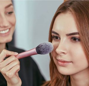 نکات ریز آرایشی برای صورت های خانم های زیبا نکات ریز آرایشی برای صورت های خانم های زیبا