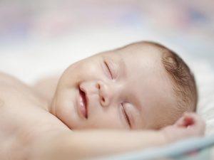 چه کنیم که نوزادمان خواب عمیق داشته باشد؟ چه کنیم که نوزادمان خواب عمیق داشته باشد؟