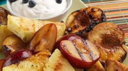 طرز تهیه میوه های تابستانی گریل شده