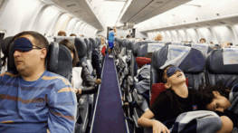 با به کار بردن این ترفندها در هواپیما به راحتی به خواب می روید!