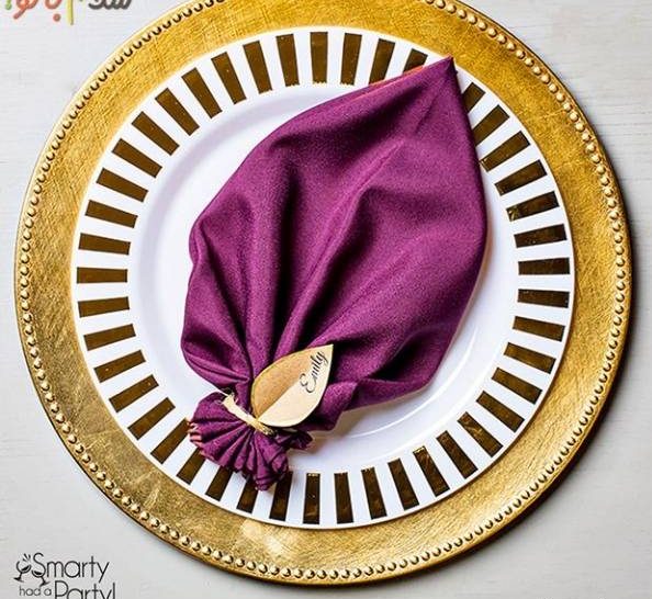 روش تزیین دستمال سفره به شکل برگ