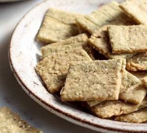 طرز تهیه کراکر بادام