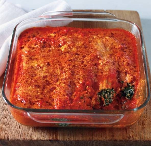 طرز تهیه مانیکوتی اسفناج با سس گوجه