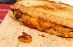 طرز تهیه ساندویچ چیلی پنیر