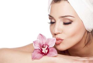 چگونه در منزل پوستی زیبا و چهره ای جذاب داشته باشیم؟ چگونه در منزل پوستی زیبا و چهره ای جذاب داشته باشیم؟