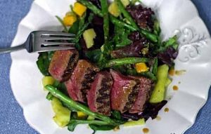 طرز تهیه سالاد استیک و مارچوبه طرز تهیه سالاد استیک و مارچوبه