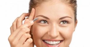 با انجام این کارها ابروهای شما زشت و بی ریخت می شود! با انجام این کارها ابروهای شما زشت و بی ریخت می شود!