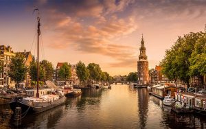 بهترین زمان برای سفر به آمستردام هلند چه موقع است؟