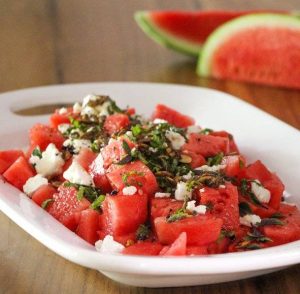 طرز تهیه سالاد هندوانه با پنیر کات