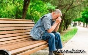 گریه های بی دلیل می تواند یکی از علائم آلزایمر باشد