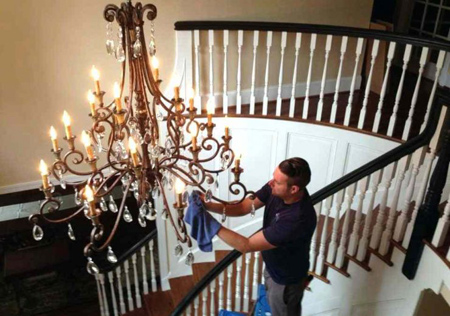 روش درست تمیز کردن لوسترهای کریستالی