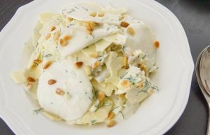 طرز تهیه سالاد تربچه سفید