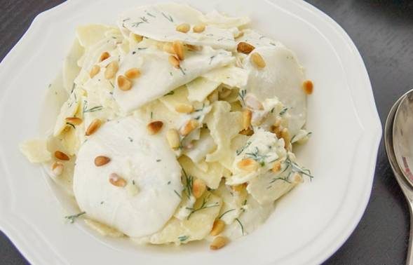 طرز تهیه سالاد تربچه سفید