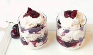 طرز تهیه دسر مرنگ گیلاس