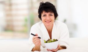 برای کاهش علائم یائسگی این شش ماده غذایی را در زمستان میل کنید