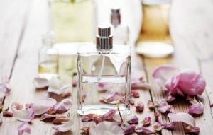 در انواع رایحه ها و عطرها، کدامیک برای من مناسب تر است؟ در انواع رایحه ها و عطرها، کدامیک برای من مناسب تر است؟