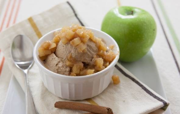 طرز تهیه بستنی سیب و دارچین