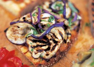 طرز تهیه بروسکتای بادنجان و نعناع طرز تهیه بروسکتای بادنجان و نعناع