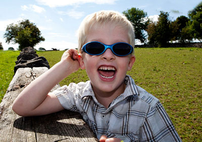 آیا کودکان هم باید از عینک آفتابی استفاده کنند؟