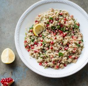 طرز تهیه سالاد تبوله با انار و نعنا طرز تهیه سالاد تبوله با انار و نعنا