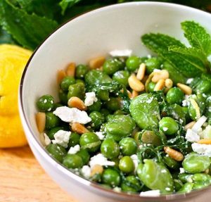 طرز تهیه سالاد باقالا و پنیر غذایی گیاهی و مقوی