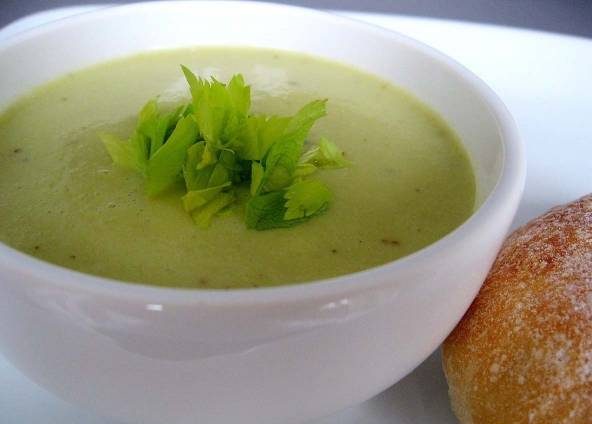 طرز تهیه آش کرفس و گردو