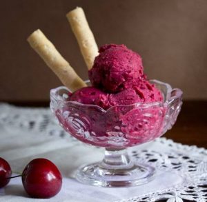 طرز تهیه بستنی گیلاس یک دقیقه ای