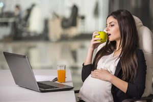 خانم های باردار این 7 میوه را بخورند خانم های باردار این 7 میوه را بخورند