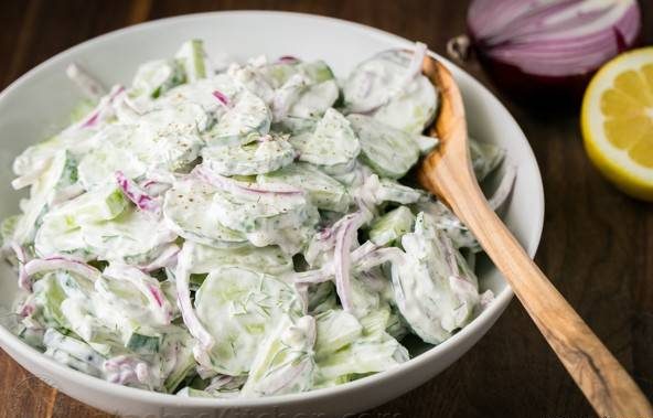 سالاد خیار با سس خامه و پیازچه با روشی فوق العاده آماده کنید