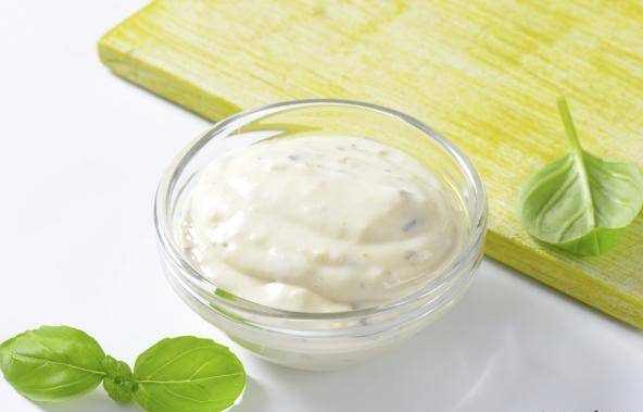 تهیه سس سیر خانگی خوشمزه با دستور جدید