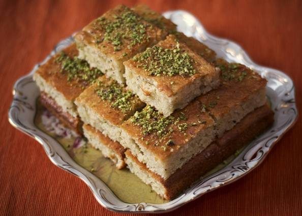 طرز تهیه کیک باقلوا کیکی خوشمزه برای عصرانه