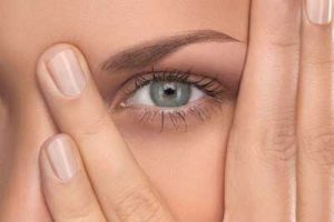 چند روش ساده برای از بین بردن حلقه های سیاه زیر چشم چند روش ساده برای از بین بردن حلقه های سیاه زیر چشم