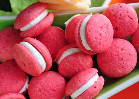 طرز تهیه ووپی پای توت فرنگی طرز تهیه ووپی پای توت فرنگی