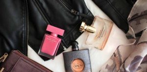 نحوه انتخاب بهترین عطر زنانه برای مهمانی های خاص نحوه انتخاب بهترین عطر زنانه برای مهمانی های خاص