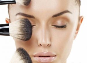 این عادت های آرایشی شما را بیمار می کنند این عادت های آرایشی شما را بیمار می کنند