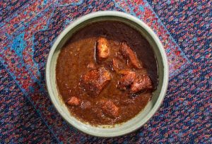 طرز تهیه خورش گوشت و خرما با دستور ساده