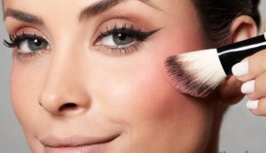 روش ماکیاژ یا گریم حرفه ای صورت + عکس روش ماکیاژ یا گریم حرفه ای صورت + عکس