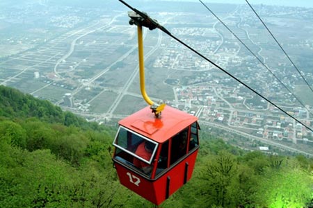 تله کابین نمک آبرود در 12 کیلومتری غرب چالوس