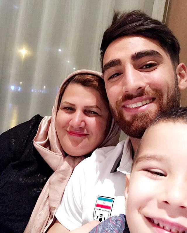 علیرضا جهانبخش ؛ بیوگرافی فوتبالیست جوان و عکس های او همسر و مادرش