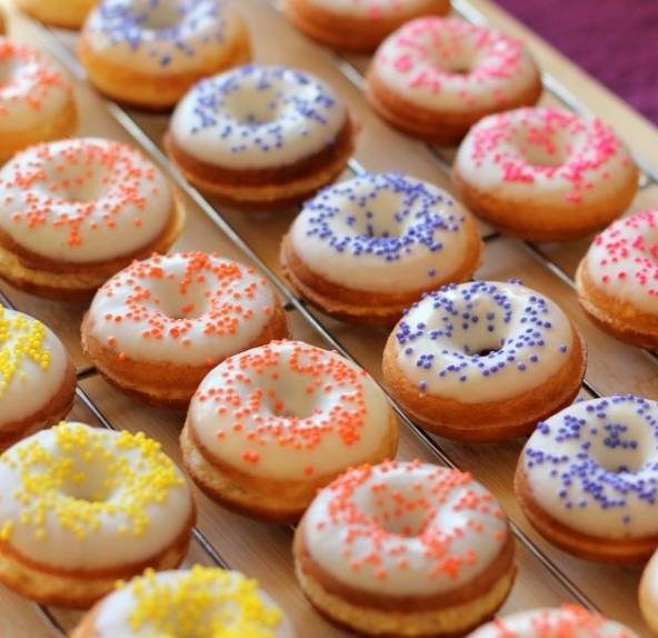 طرز تهیه مینی دونات در فر و نکات پخت آن