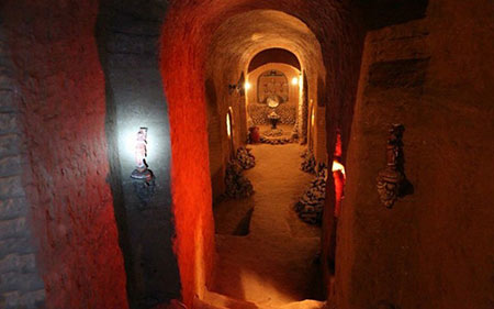 غاری زیبا و شگفت انگیز که به وسیله یک قلم و چکش ایجاد شده است