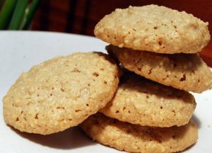 طرز تهیه بیسکویت گردویی ایتالیایی با طعم بی نظیر