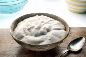 طرز تهیه ماست یونانی در منزل (ماست فوق العاده خوشمزه و سرشار از پروتئین)