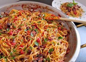 طرز تهیه پاستا پوتانسکا ایتالیایی طرز تهیه پاستا پوتانسکا ایتالیایی