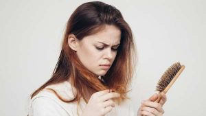 ترکیبی شگفت انگیز که ریزش مو را متوقف می کند + دستور تهیه