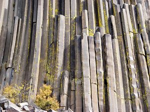 نگاهی به برج شیطان (DEVIL’S TOWER) مکانی ترسناک و اسرار آمیز