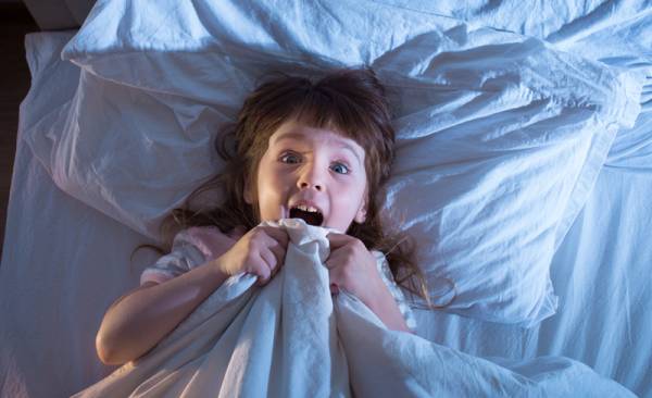 دیر خوابیدن چه مشکلاتی برای کودک ایجاد می کند؟ + راه حل