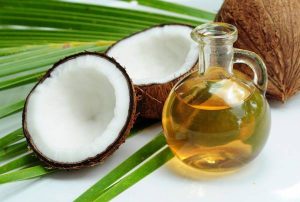 از بین بردن ترک های پوستی با روغن نارگیل