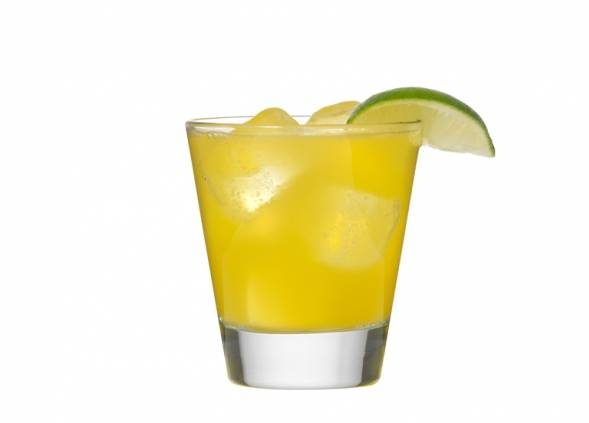 آموزش و طرز تهیه کوکتل میوه ای با ترکیب چند آبمیوه