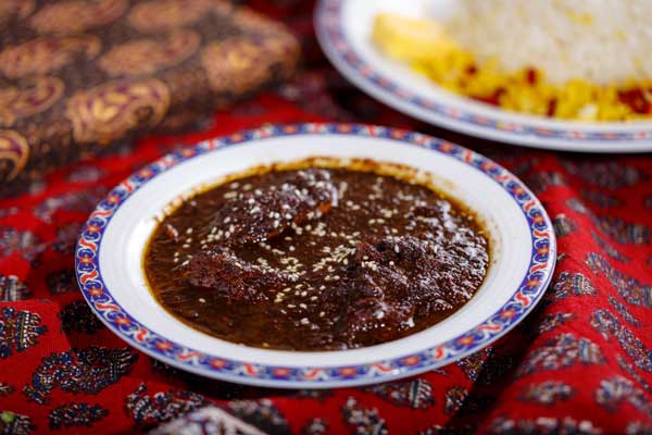 خورشت فسنجان جا افتاده با مرغ